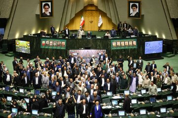 طرح جنجالی ۵۵ نماینده برای اجباری کردن کارت ارزی ؛ محدودیت یا شفافیت؟