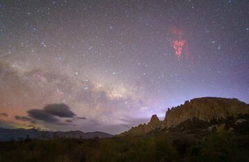 ظهور «جنهای سرخ» در آسمان نیوزیلند / آذرخشی از دنیای بالا