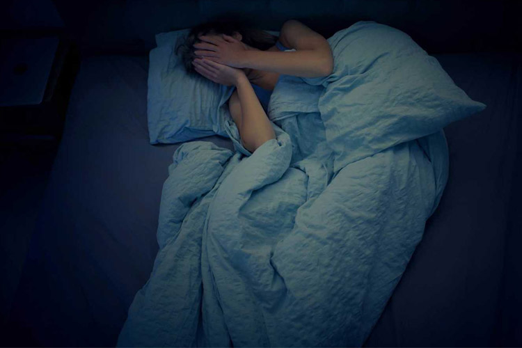 علت دیدن خواب‌های عجیب هنگام بیماری چیست؟