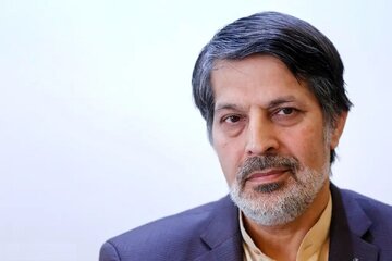 عمادالدین باقی: در کجای دنیای اگر با توجه به آمار گزارشی منتشر شود، روزنامه تحت تعقیب قرار میگیرد؟