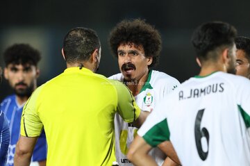 عکس| جنگ تن به تن بدل علی دایی با بازیکنان استقلال