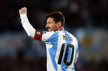 عکس| دیدار لیونل مسی با مادر دیوید بکهام!