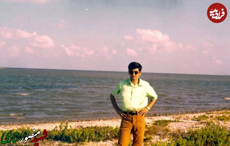 عکس/ شهید ستاری در حال قایق‌سواری و ماهی‌گیری در آمریکا؛ سال ۱۳۵۰