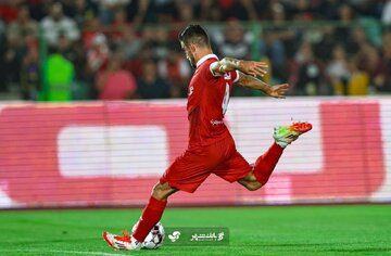 عکس| علی علیپور گلش را به چه کسی تقدیم کرد؟