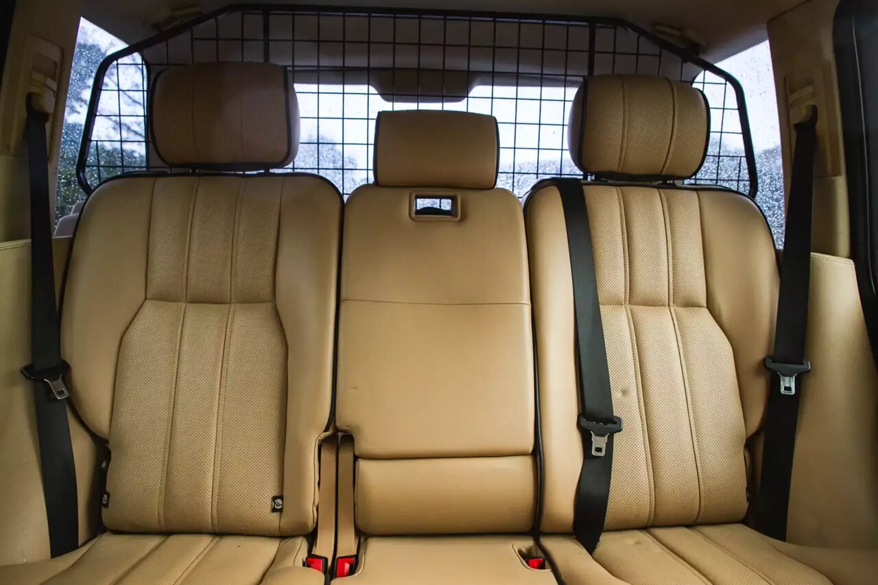 عکس | ماشین شاسیبلند ملکه / خودروی الیزابت دوم فروخته میشود