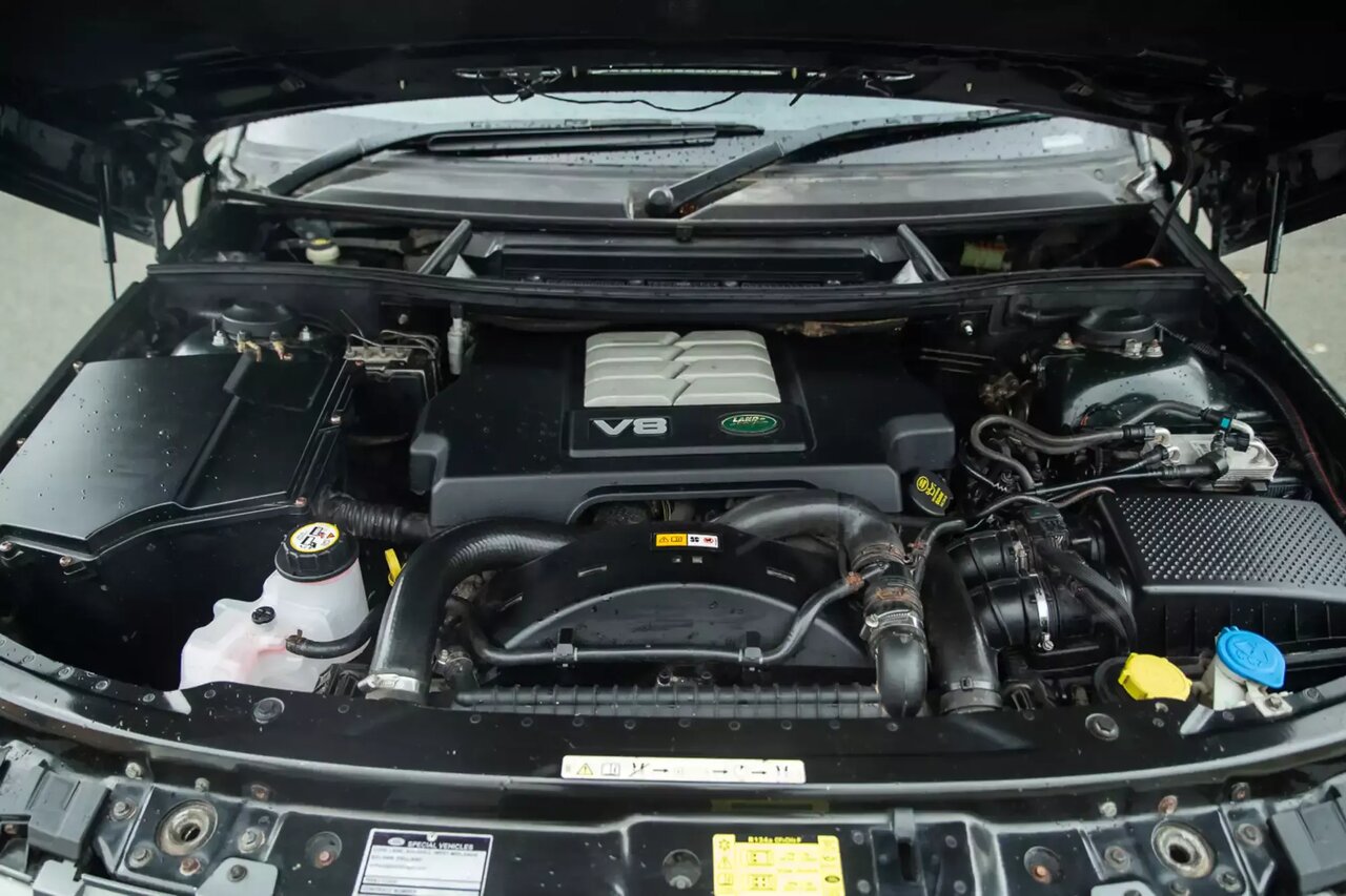 عکس | ماشین شاسیبلند ملکه / خودروی الیزابت دوم فروخته میشود