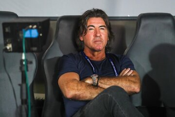 عکس| هدیه سرمربی استقلال به کودکان مبتلا به سرطان