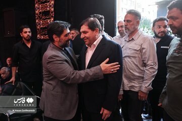 عکسی از رئیس ستاد انتخاباتی سعید جلیلی در مراسم ختم مادر مداح مشهور/ مخبر و دبیر هم آمدند+ تصاویر