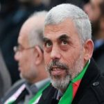 عکسی کمتر دیده شده از دیدار شهید سنوار با رهبر انقلاب