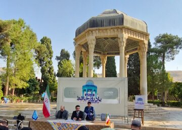 غربت حافظ در شهر خود