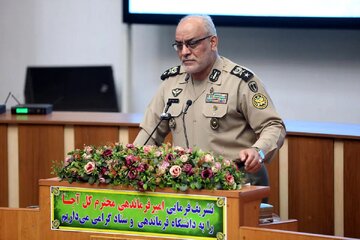 فرمانده دانشگاه دافوس ارتش: در طرح‌ریزی‌های نظامی خود خیال‌بافی نمی‌کنیم و واقع بین هستیم/ در دافوس کار جمعی مشترک چهارنیرویی انجام می‌دهیم