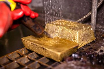 قیمت طلا، در ایران و جهان سر ایستادن ندارد