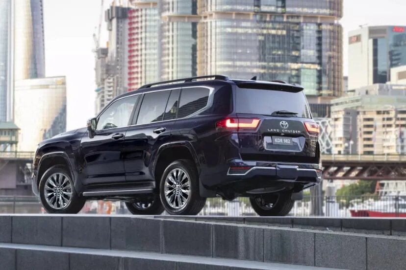 قیمت لندکروزر وارداتی در ایران چقدر خواهد بود؟