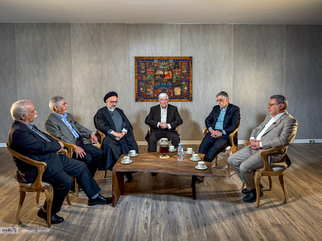 ما از آغاز انقلاب متعهد بودیم که در صداوسیما دروغ نگوییم/ «در باغ شهادتِ...» آهنگران، به معنای مخالفت با پذیرش قطعنامه بود