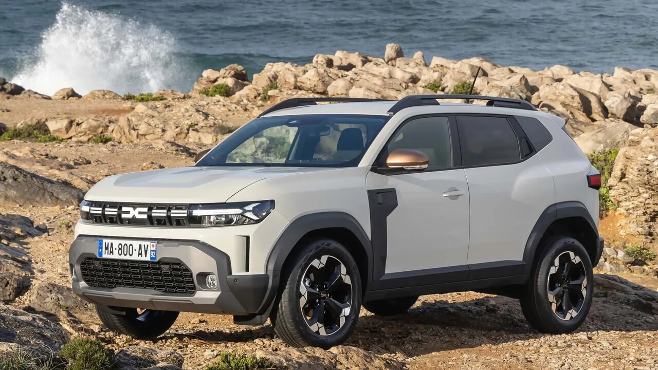 نمای سهچهارم عقب خودرو داچیا جاگر