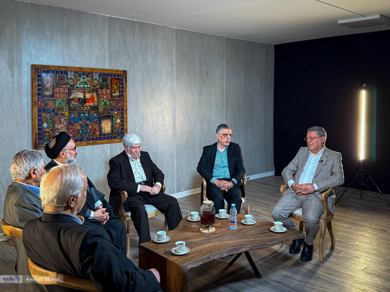 عتاب و خطاب امام به رادیو و تلویزیون: کاری که باید کرد تقویت روحیه مردم است، نه مایوس کردنشان/ رسانهای که در جنگ عراق مورد وثوقترین بود، چه شد؟