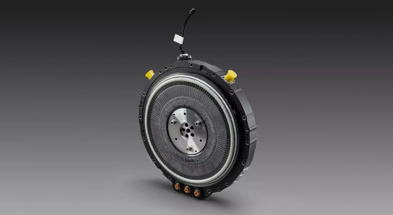 مرسدس بنز مرزهای قدرت را جابهجا کرد / موتور ۱۳ کیلویی با قدرت هزار اسببخار!