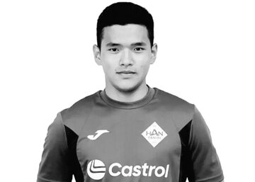 مرگ بازیکن ۱۹ ساله در زمین فوتبال! +عکس