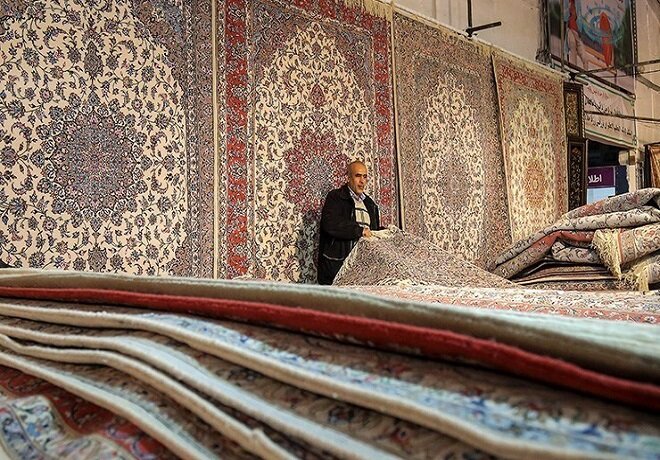 مهابادِ اردستان، سرزمین مردمان خونگرم؛ شهری که بانوانش «قالی» را بدون نقشه می‌بافند