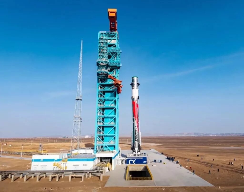 موشک چینی برای به زانو درآوردن آمریکا در فضا / عکس