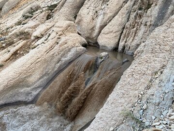 نفس چشمه کوهرنگ به شماره افتاد