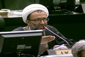 نماینده تهران خطاب به پزشکیان: آیا زمان خداحافظی با افراد ناتوان که جز انتصابات سیاسی، فامیلی و حزبی هنر دیگری ندارند فرا نرسیده است؟