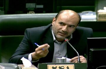 نماینده مجلس: بر اثر آثار روانی بازگشت تحریم های بین المللی قیمت ها افزایش لجام گسیخته دارند/ وقتی کارها روی روال است برخی قصد تخریب دولت را دارند