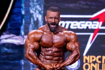 هادی چوپان «قهرمان مردمی» شد و نایب قهرمان رقابت اصلی مسترالمپیا