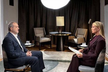 پاسخ پزشکیان به سوال خبرنگار آمریکایی درباره «حجاب اجباری»: کسی بهخاطر حجاب بازداشت یا مجازات نمیشود/ نمیشود با اجبار کسی را وادار به کاری کرد