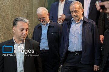 پزشکیان در قطار راه آهن شرق استان تهران/ کدام وزرا در بازدید میدانی همراه رییس دولت بودند + تصویر