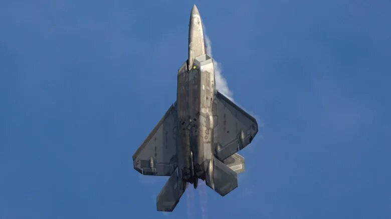 چرا تولید جنگنده «اف ۲۲» متوقف شد؟