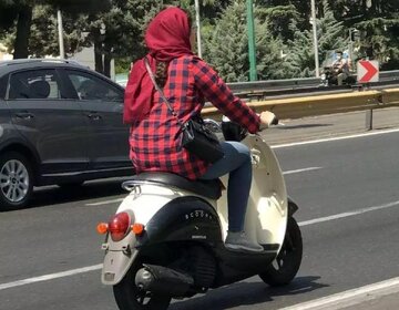 چرا جامعه اکثر مقررات راهنمایی و رانندگی را می پذیرد اما ممنوعیت موتورسیکلت سواری خانمها را قبول نمی کند؟