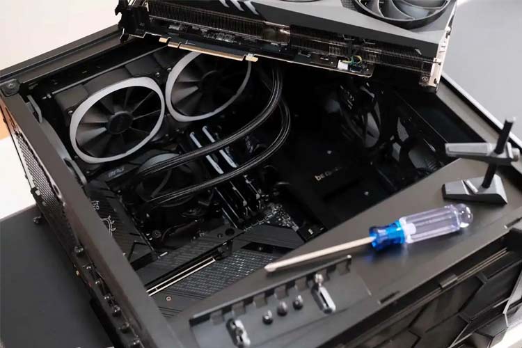 چرا نباید پولتان را برای قطعات قدیمی رایانه هدر دهید