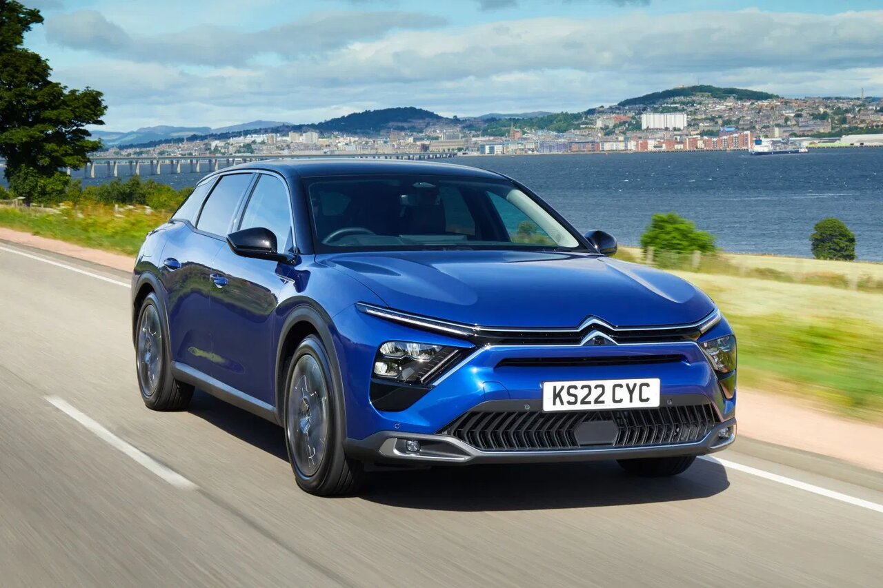 چرا چراغهای خودروهای جدید دو تکه میشوند؟ / عکس