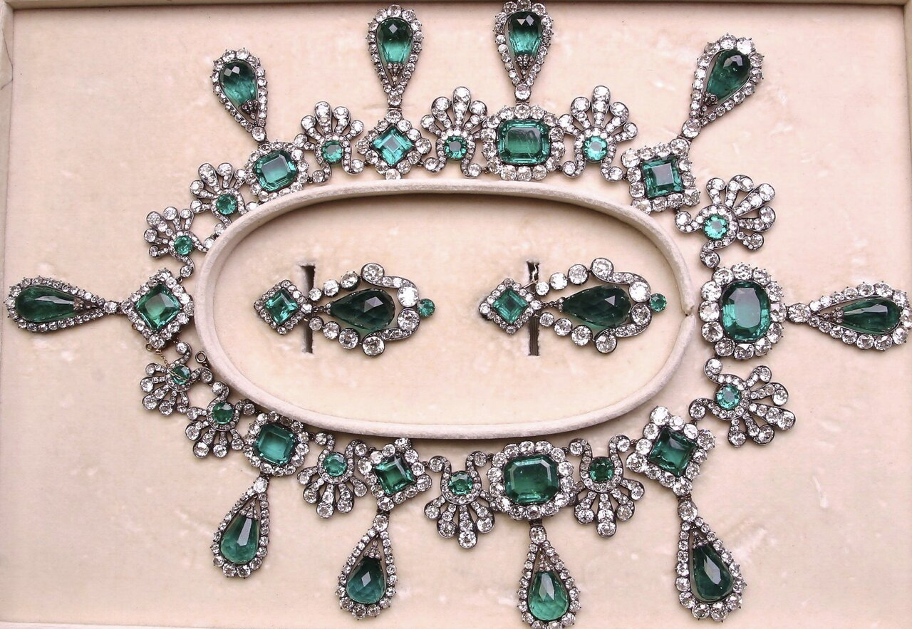 چطور فیروزههای ایرانی به جواهرات سلطنتی اروپا رسیدند؟