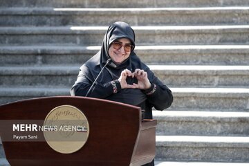 ژست عجیب سخنگوی دولت پزشکیان برای خبرنگاران + تصویر