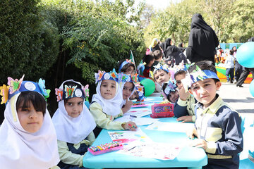 کودکان سمنان، هنرمندان کوچکِ رویای شهر زیبای فردا/ جشنواره کودک در هفته جهانی کودک؛ جشنی سرشار از شادی، خلاقیت و امید