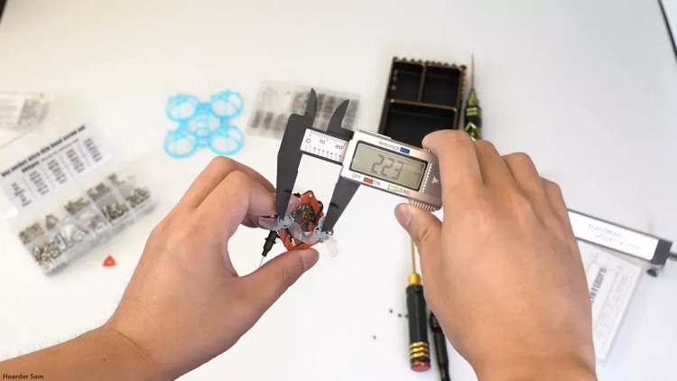 کوچک‌ترین پهپاد FPV جهان در یک قوطی جا می‌گیرد