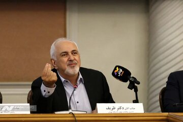 کیهان: اینکه ظریف گفته مردم از موشک مهمترند حرف درستی است به شزطی که او نگوید!