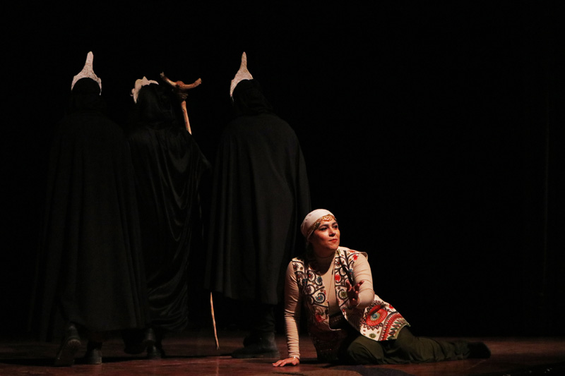 گزارش تصویری از تئاتر داستان‌های سرزمین مردمان خردمند در سمنان