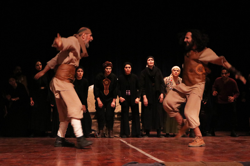 گزارش تصویری از تئاتر داستان‌های سرزمین مردمان خردمند در سمنان