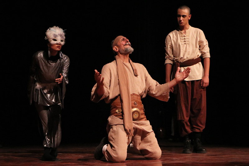 گزارش تصویری از تئاتر داستان‌های سرزمین مردمان خردمند در سمنان