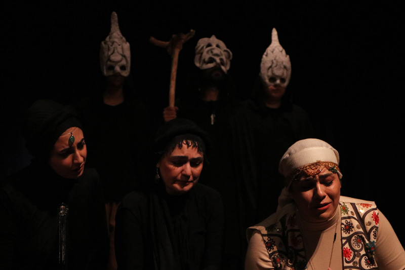 گزارش تصویری از تئاتر داستان‌های سرزمین مردمان خردمند در سمنان