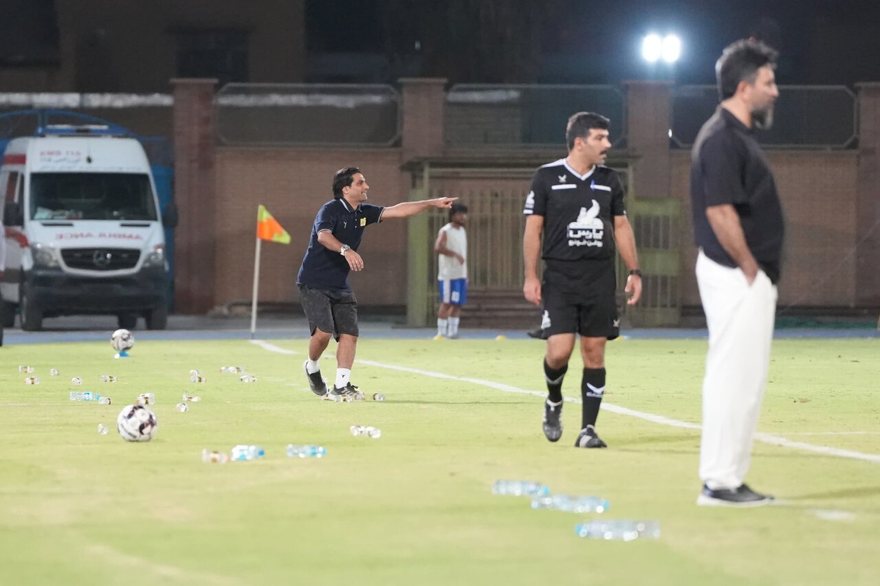 گزارش تصویری | بازی دو تیم فوتبال صنعت نفت آبادان و شناورسازی قشم