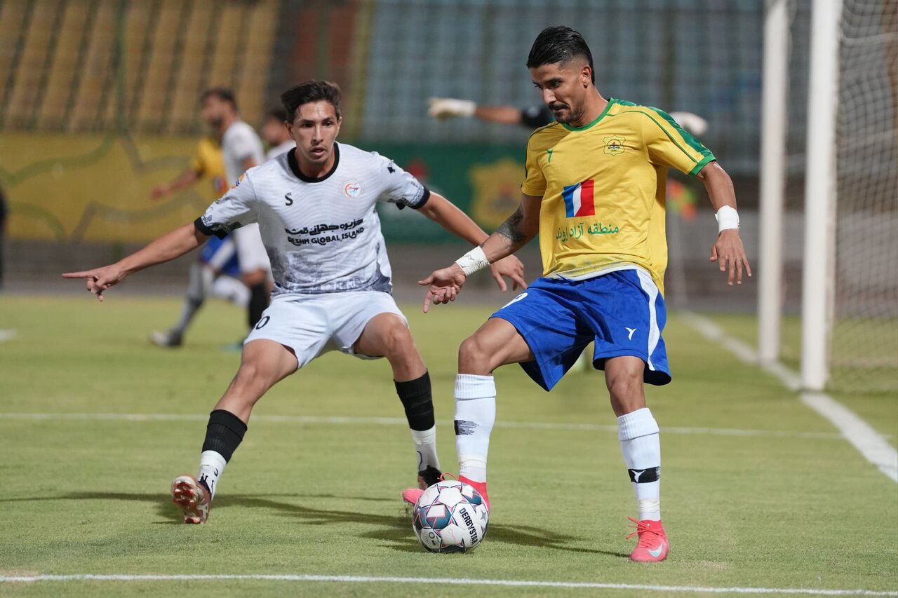 گزارش تصویری | بازی دو تیم فوتبال صنعت نفت آبادان و شناورسازی قشم