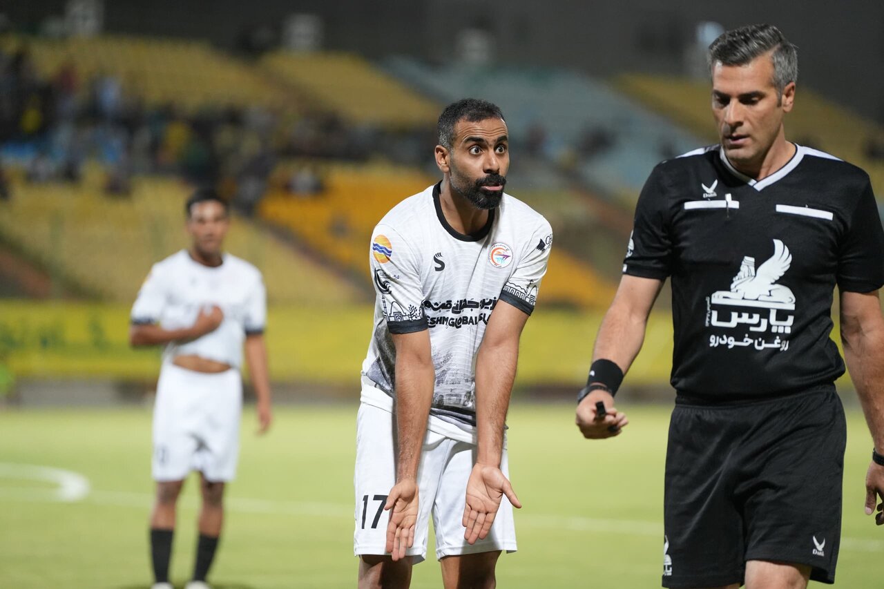 گزارش تصویری | بازی دو تیم فوتبال صنعت نفت آبادان و شناورسازی قشم