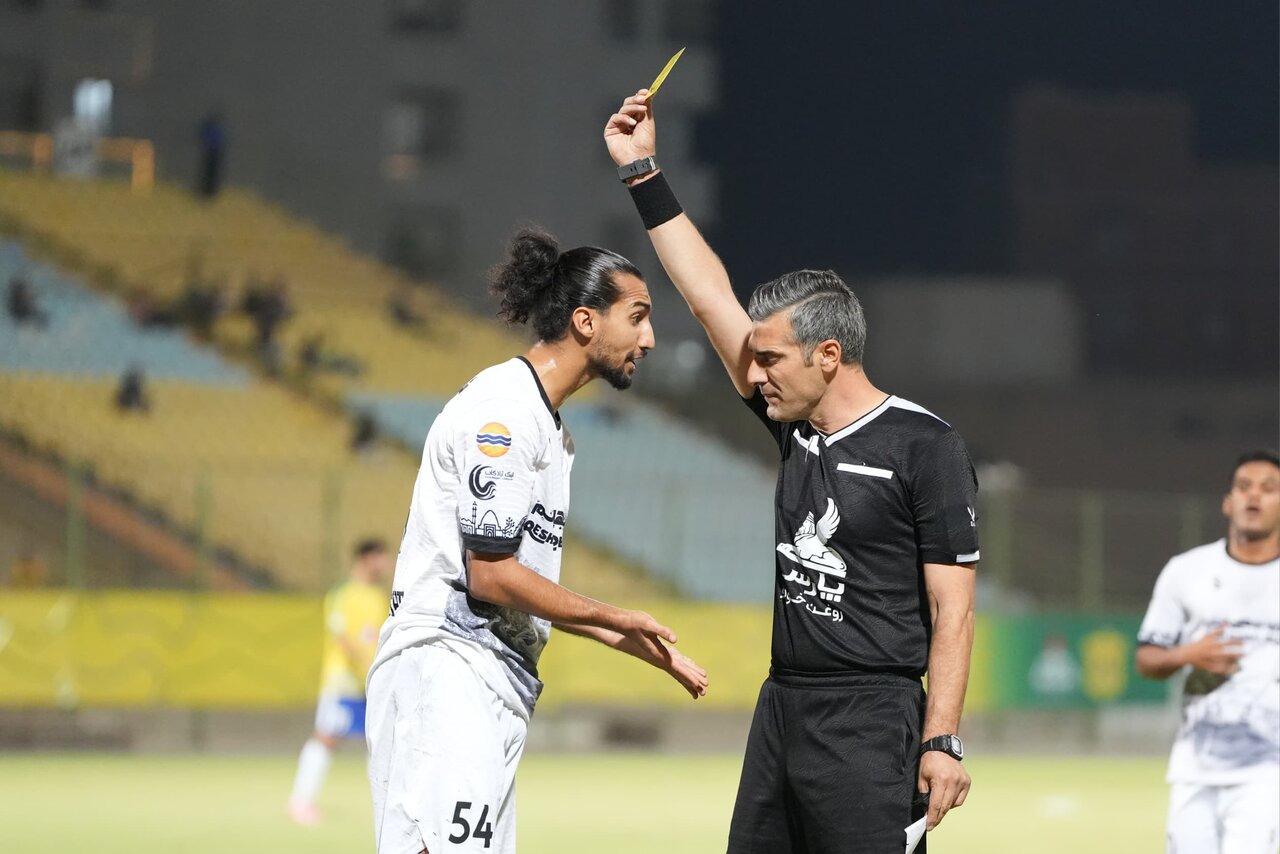 گزارش تصویری | بازی دو تیم فوتبال صنعت نفت آبادان و شناورسازی قشم