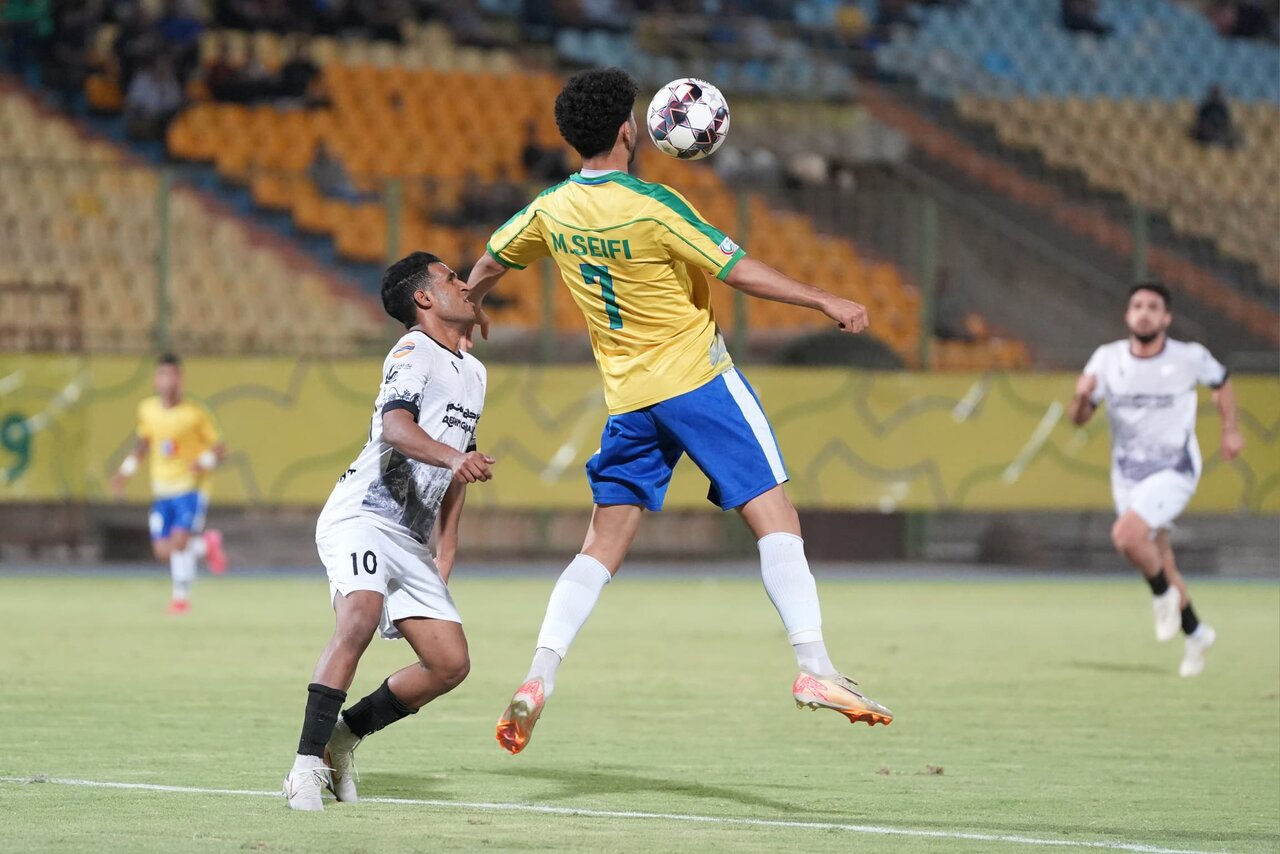 گزارش تصویری | بازی دو تیم فوتبال صنعت نفت آبادان و شناورسازی قشم