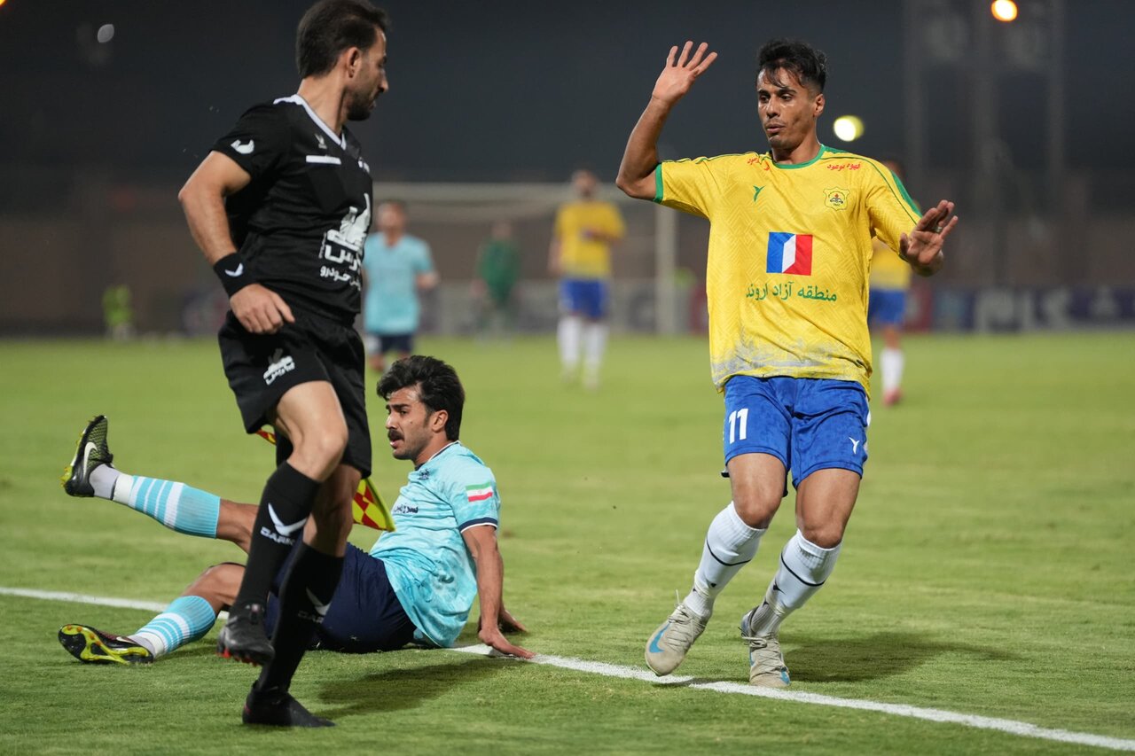 گزارش تصویری | بازی دو تیم فوتبال صنعت نفت آبادان و مس شهر بابک