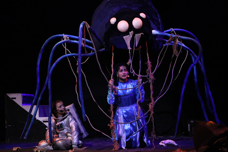 گزارش تصویری نمایش «سفر به سیاره‌ی شگفت‌انگیز»